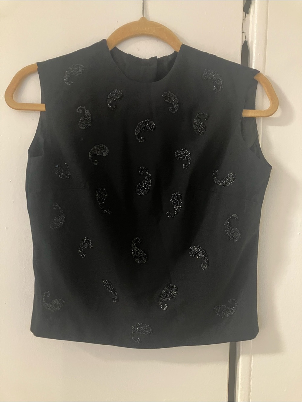 Vintage 1960s Black Paisley Textured Sleeveless Top Womens Sz 8 Deadstock NWT.